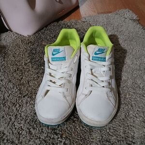 Nike court shoes in amazing shape